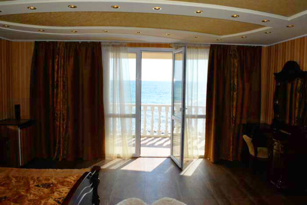 Алушта Семидворье VIP апартаменты, Роскошный двухэтажный пентхаус (3 и 4 этаж) с панорамным видом на море и собственной финской сауной.